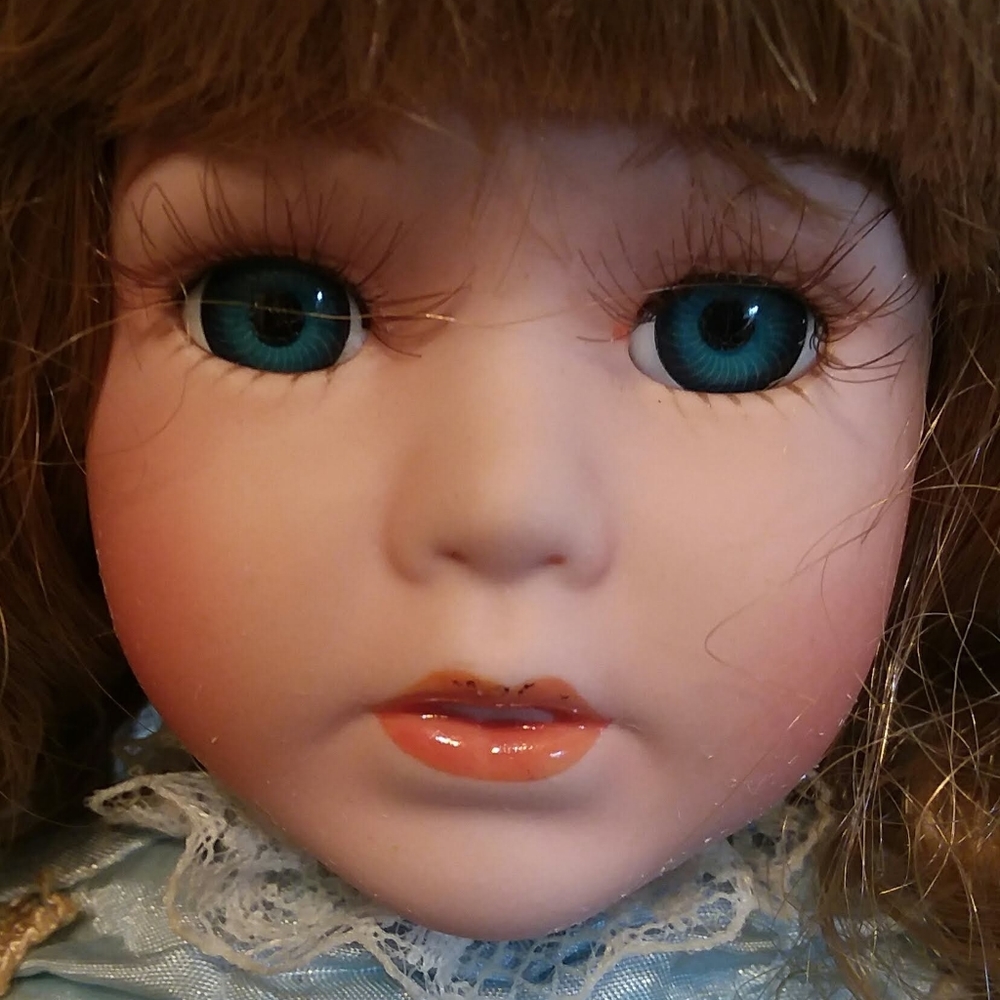 Treasures In Lace 14" Beauty